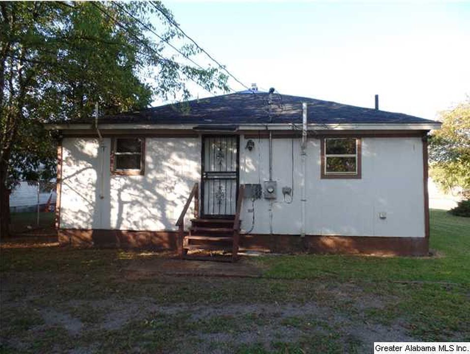 Foto principal - A wonderful large and convenient home for rent