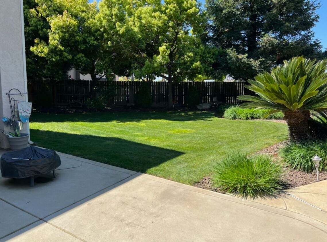 Building Photo - Charming NE Fresno home
