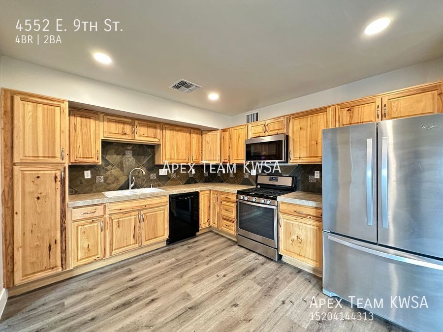 Foto principal - 4552 E 9th St