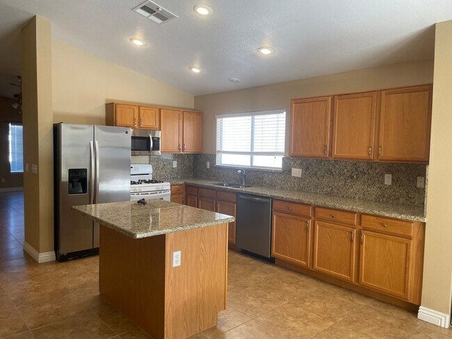 Foto del edificio - Great 1 story home, 3brs, 2bth, 2cg