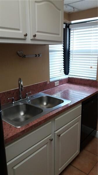 Foto del edificio - 2947 Riverside Dr