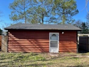 Building Photo - 213 W Mendell Ave