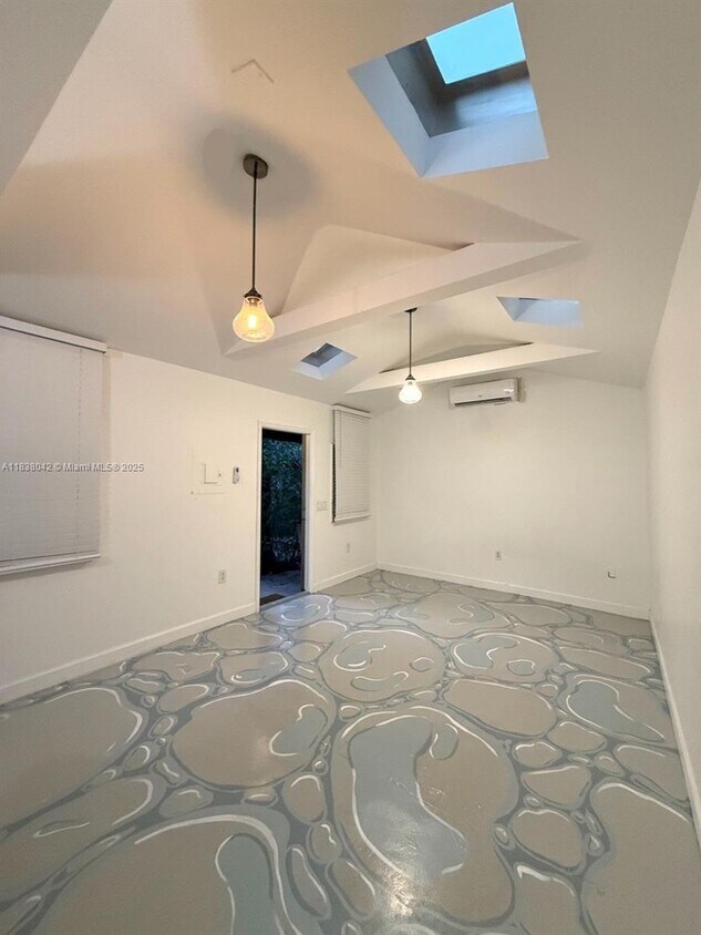 Foto principal - 118 NW 24th St