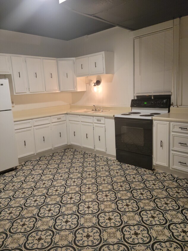 Kitchen - 307 Willow Ave