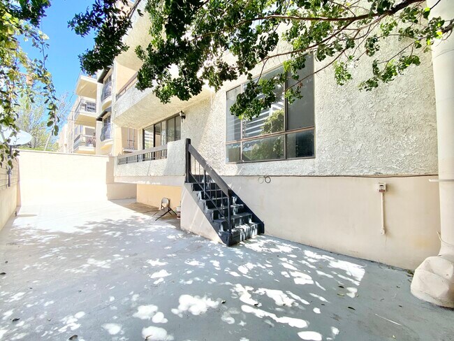Building Photo - 1745 S Bentley Ave