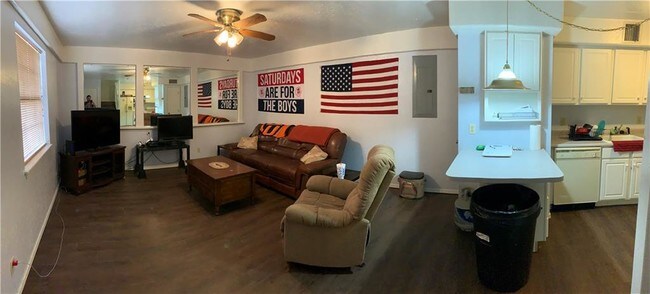 Foto del edificio - 306 W College Ave