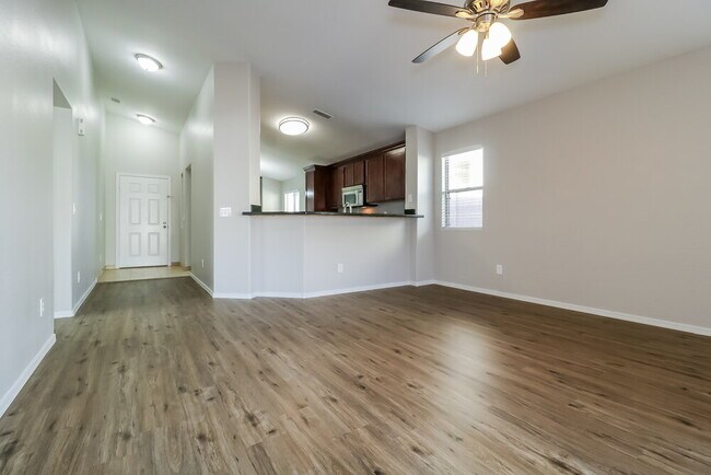 Building Photo - 10994 W Rio Vista Ln