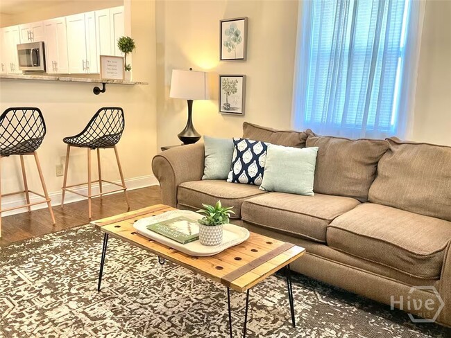 Building Photo - 1827 Greenville St