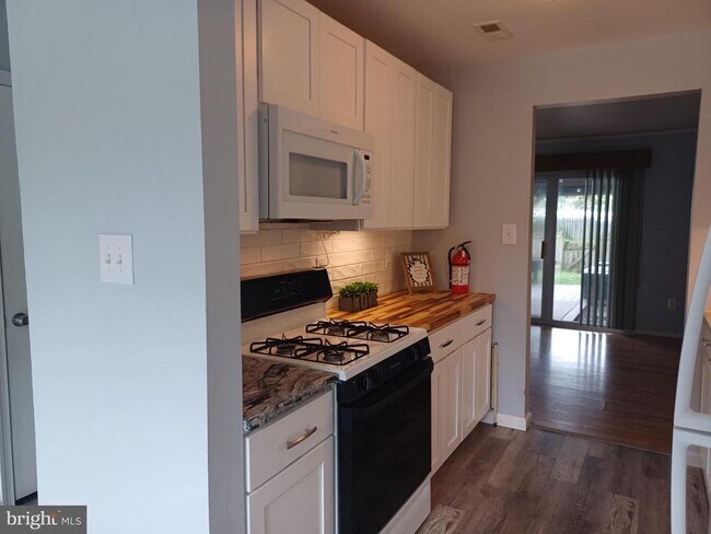 Foto del edificio - 403 Roberts Ln