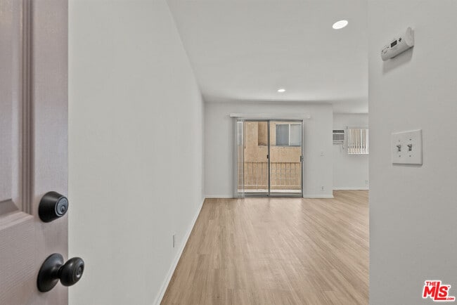 Building Photo - 15286 Sutton St