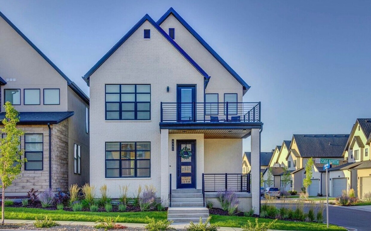Foto principal - Spacious 3 Bed 2.5 Bath Home Available Jun...