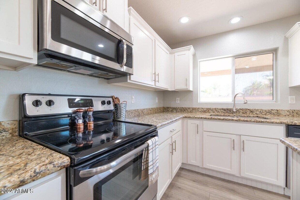 Foto principal - 27957 E Silverbell Rd