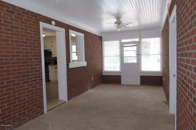 Foto del edificio - 304 Lindell Rd