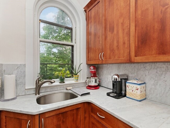 Building Photo - 340 Tappan St