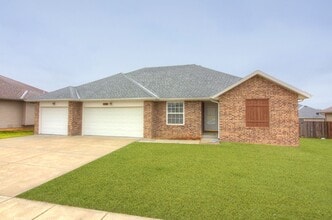 Building Photo - 1094 S Tanner Dr