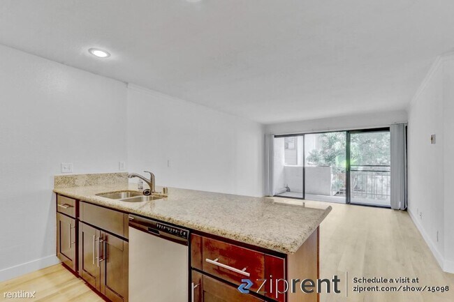 Building Photo - 2 br, 2 bath Condo - 8332 Regents Rd, San ...