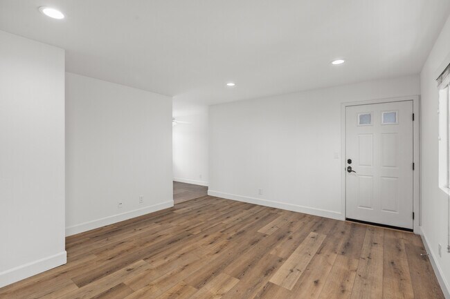 Building Photo - 725 Washington Heights Rd