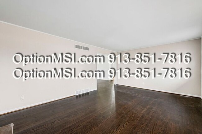 Building Photo - Move-in ready!!