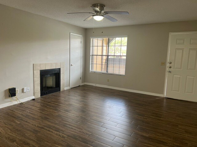 Sala de estar - 351 Lone Hill Dr