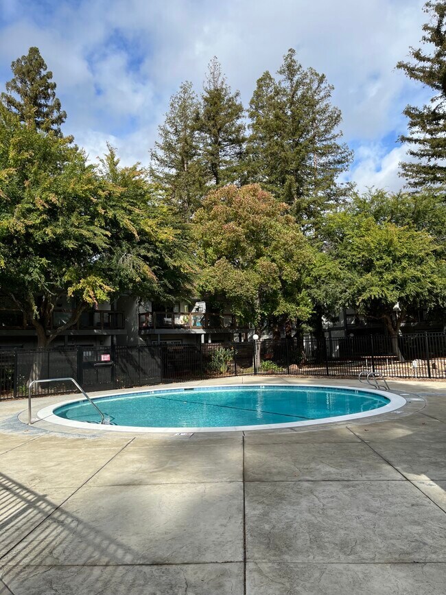 Foto del edificio - 4081 Clayton Rd