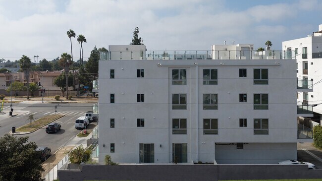 Foto del edificio - 4418 S Slauson Ave