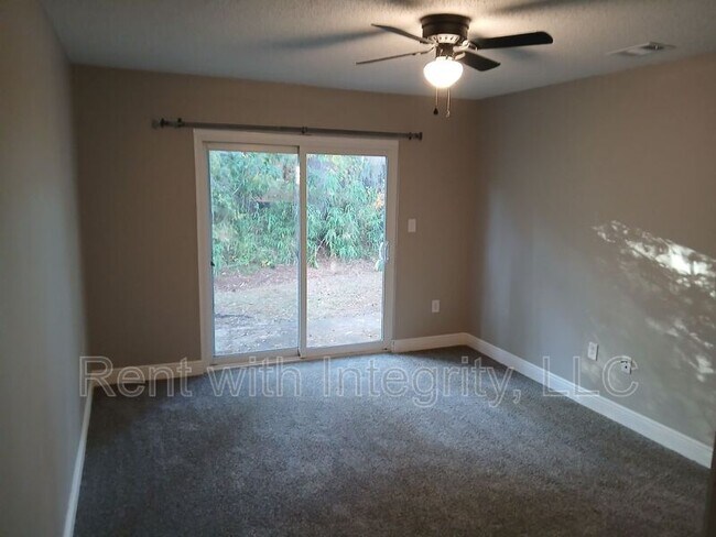 Building Photo - 445 Cactus St