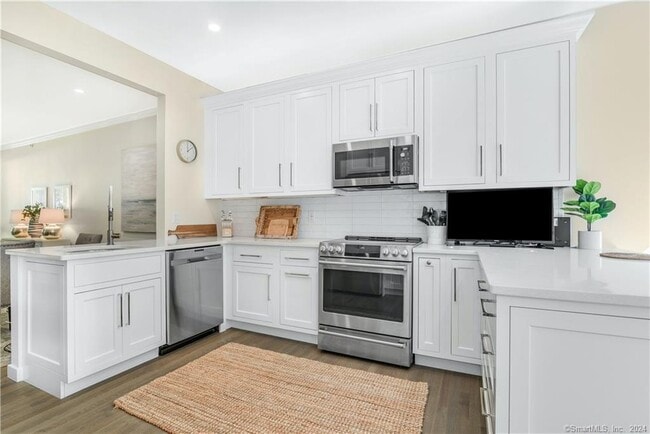 Building Photo - 20 Sedgewick Village Ln
