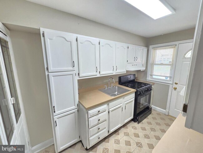 Foto del edificio - 4733 Homesdale Ave