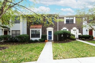 Building Photo - 242 Penns Way