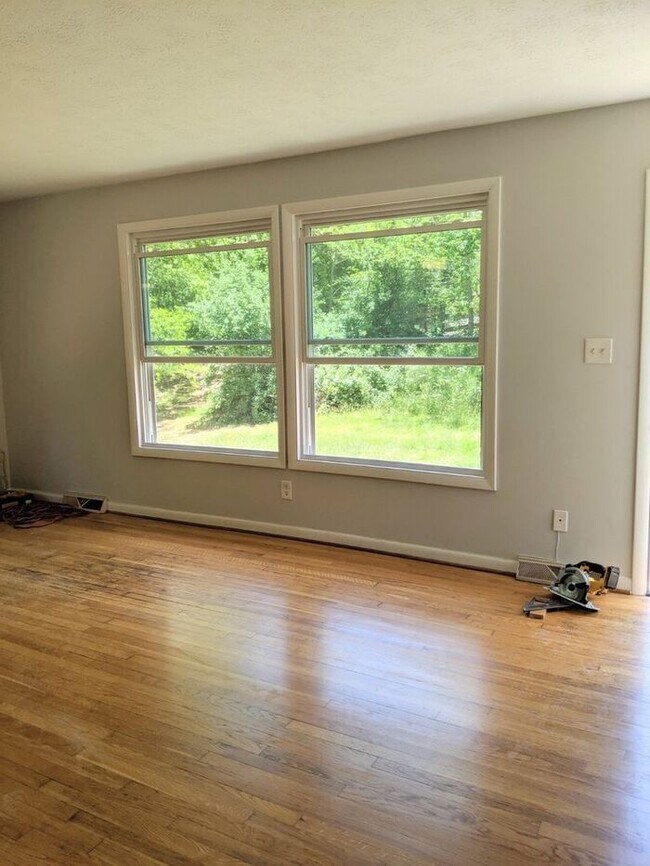 Building Photo - Upper Level Duplex in Candler!