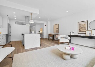 Building Photo - 308 Mott St