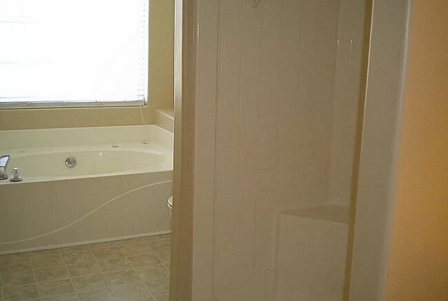 Building Photo - 103 Post Oak Rd