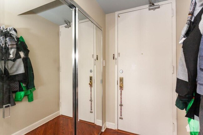 Foto del edificio - 1 bedroom in Chicago IL 60613