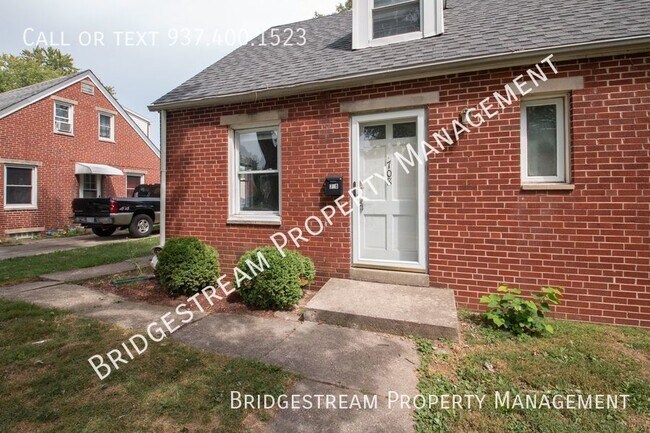 Foto del edificio - Updated 3 bedroom, 1 bath duplex in Fairborn