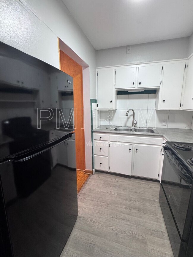 Foto del edificio - 2020 W Market St