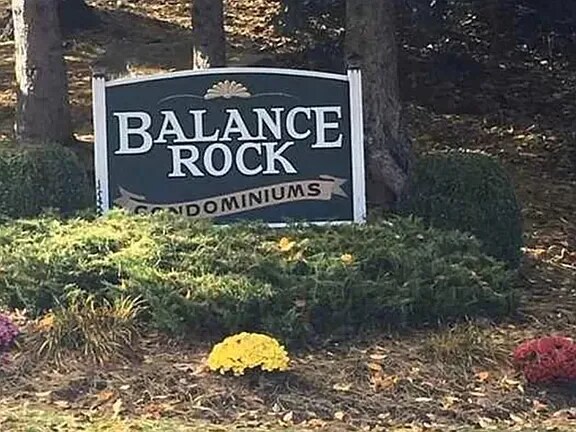 Foto del edificio - 79 Balance Rock Rd