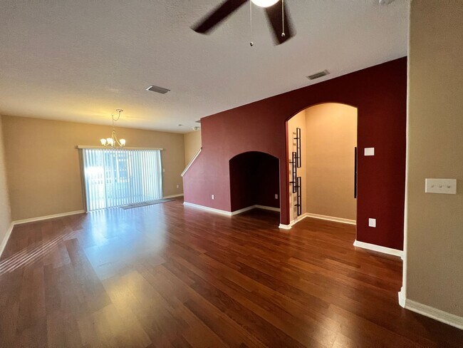 Building Photo - 2 bed/2.5 bath townhome in Tampa