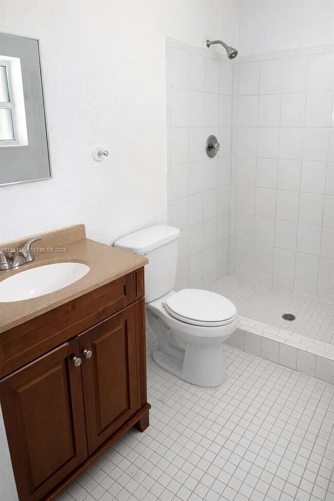 Building Photo - 3500 Riverside Dr