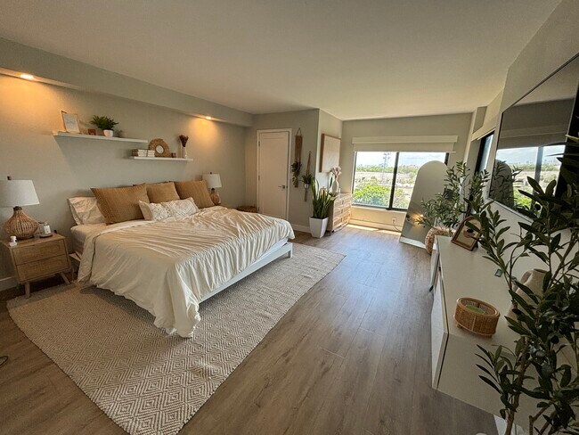 Main Bedroom - 2202 S Cypress Bend Dr