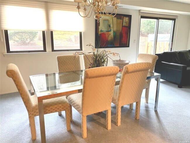 Foto del edificio - 28 Hampton Ct