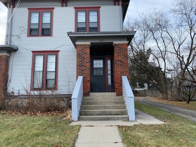 Building Photo - 207 Washington St