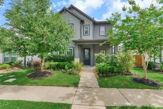 Building Photo - 222 Thistle Dr