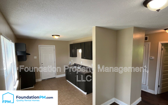 Building Photo - 4233 Glenbrook Drive
