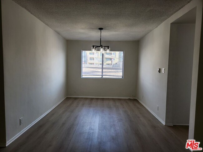 Foto del edificio - 8531 Alcott St