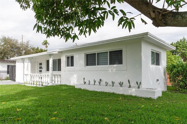 Foto del edificio - 1331 NE 160th St