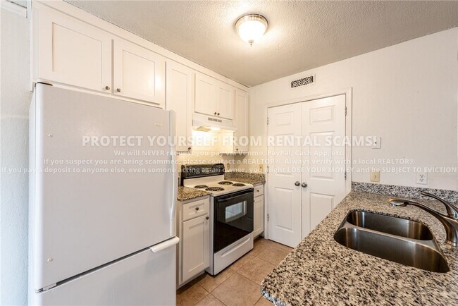 Foto del edificio - 2102 Blueberry Ln