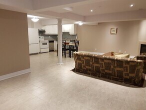 Building Photo - 18 Boticelli Way