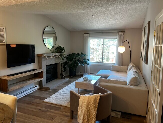 Foto del edificio - 2100 Ridge Dr