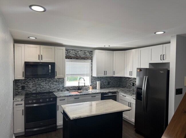 Foto del edificio - 119 Cloverhill Rd