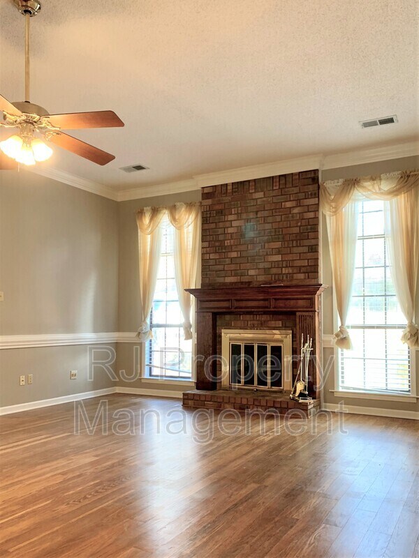 Building Photo - 2319 Brannick Dr